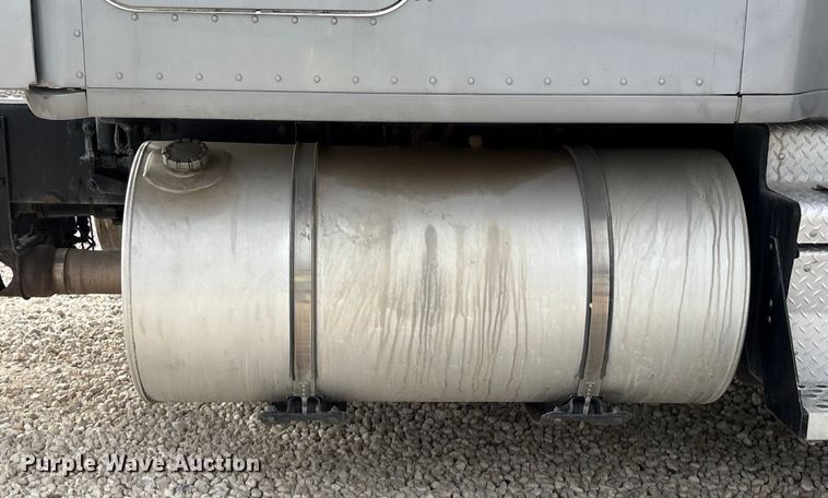 image for item YA1194 2018 Kenworth T860 semi truck