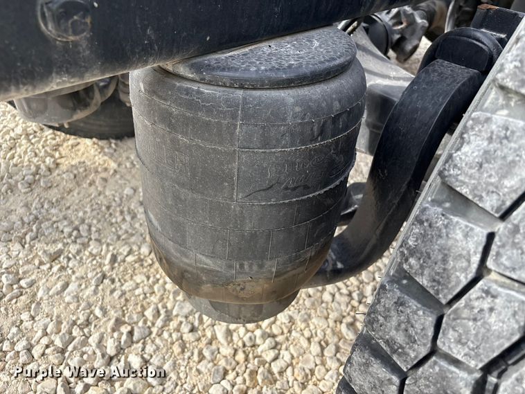 image for item YA1194 2018 Kenworth T860 semi truck