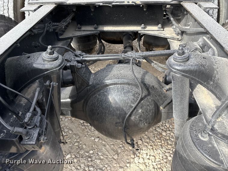 image for item YA1194 2018 Kenworth T860 semi truck