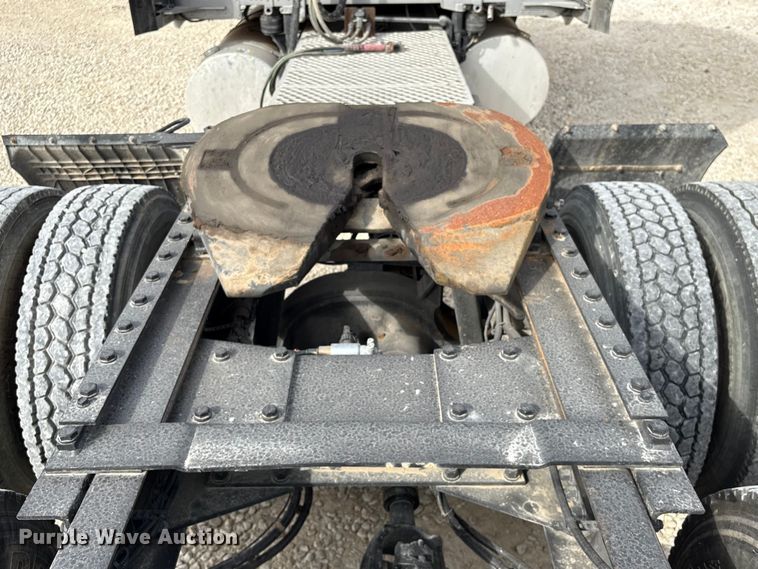 image for item YA1194 2018 Kenworth T860 semi truck