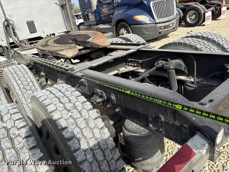 image for item YA1194 2018 Kenworth T860 semi truck