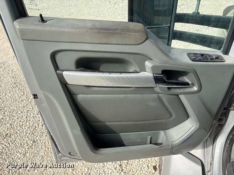 image for item YA1194 2018 Kenworth T860 semi truck