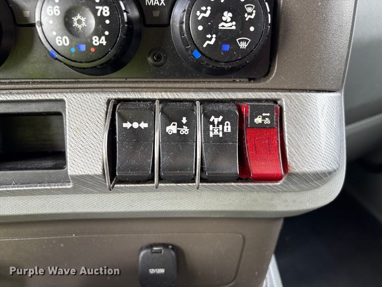 image for item YA1194 2018 Kenworth T860 semi truck