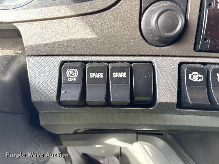 image for item YA1194 2018 Kenworth T860 semi truck