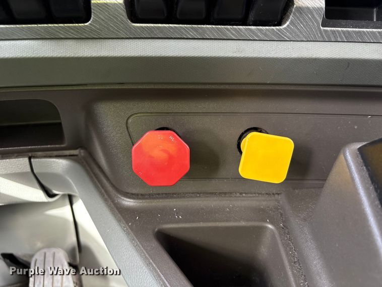 image for item YA1194 2018 Kenworth T860 semi truck