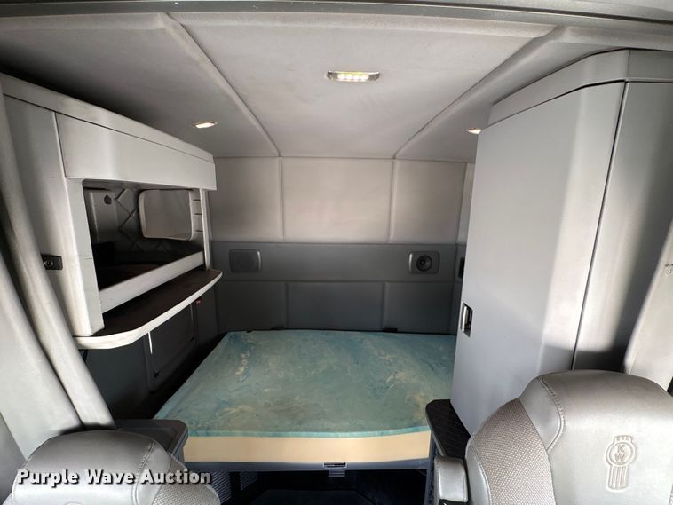 image for item YA1194 2018 Kenworth T860 semi truck