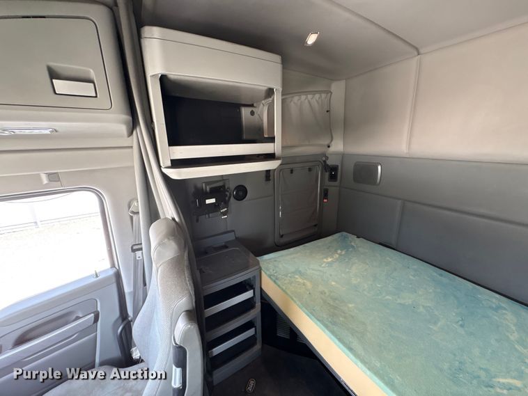 image for item YA1194 2018 Kenworth T860 semi truck