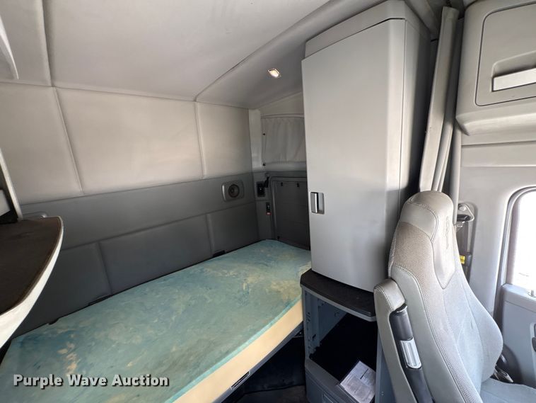 image for item YA1194 2018 Kenworth T860 semi truck