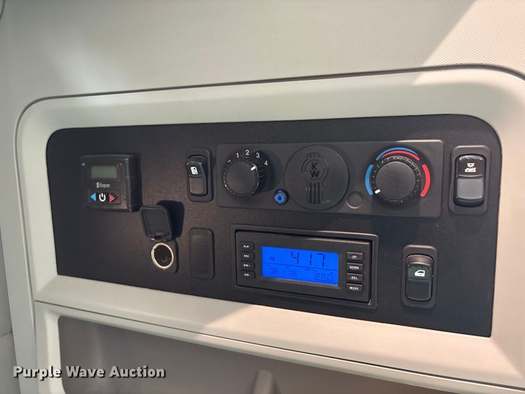 image for item YA1194 2018 Kenworth T860 semi truck