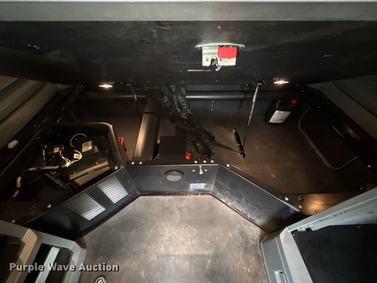 image for item YA1194 2018 Kenworth T860 semi truck