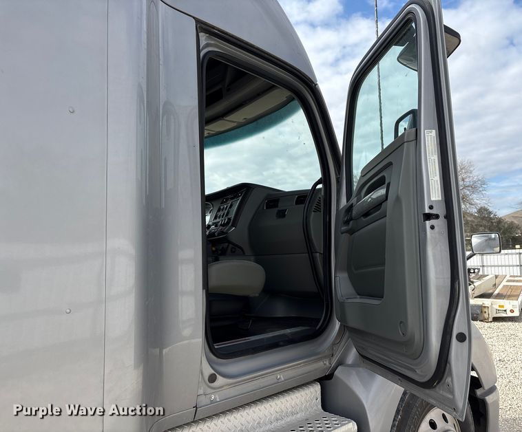 image for item YA1194 2018 Kenworth T860 semi truck