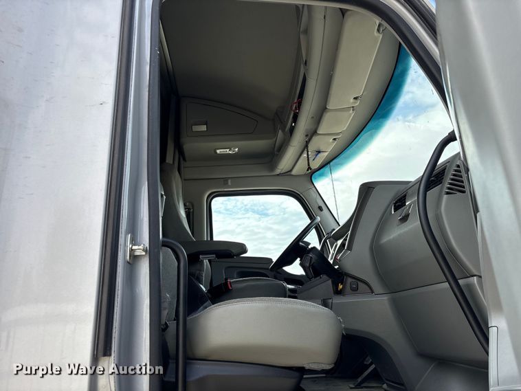 image for item YA1194 2018 Kenworth T860 semi truck