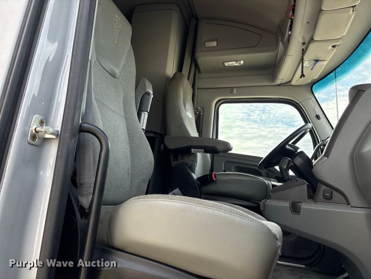 image for item YA1194 2018 Kenworth T860 semi truck