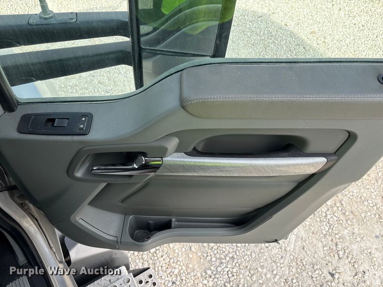 image for item YA1194 2018 Kenworth T860 semi truck