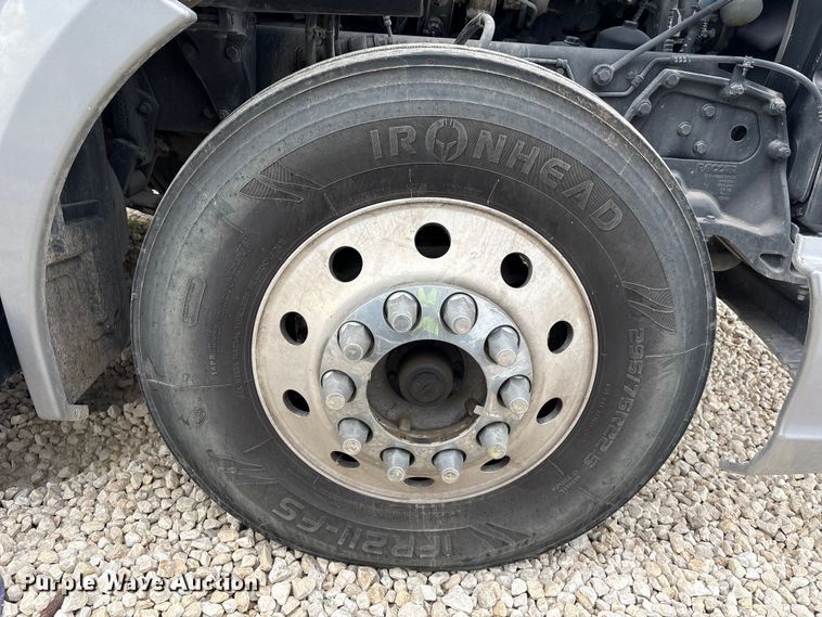 image for item YA1194 2018 Kenworth T860 semi truck