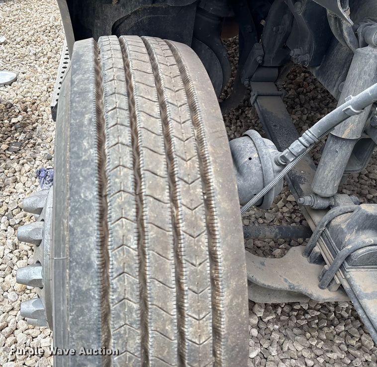 image for item YA1194 2018 Kenworth T860 semi truck