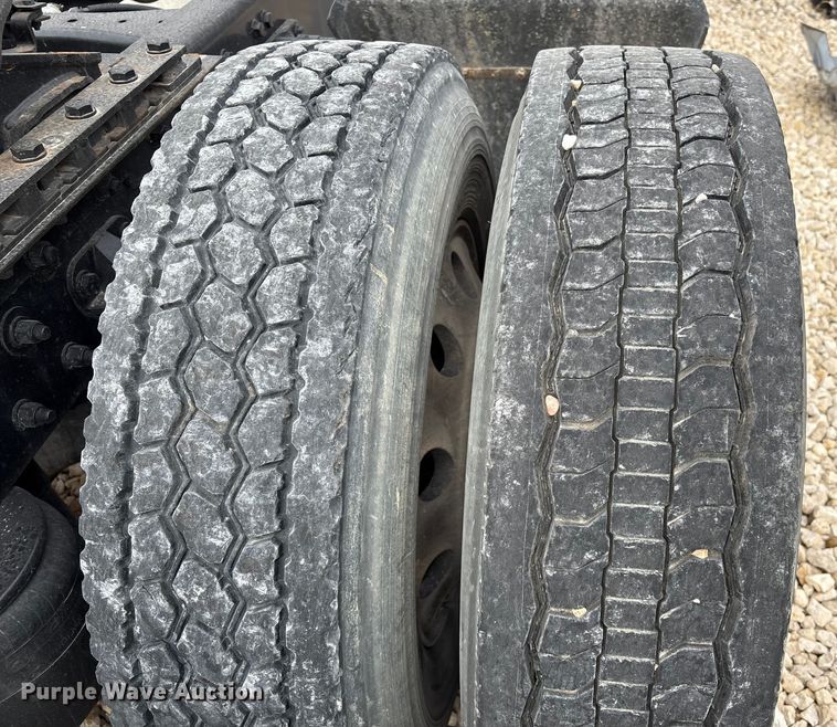 image for item YA1194 2018 Kenworth T860 semi truck