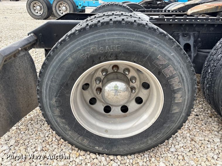 image for item YA1194 2018 Kenworth T860 semi truck