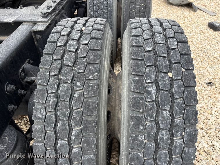 image for item YA1194 2018 Kenworth T860 semi truck