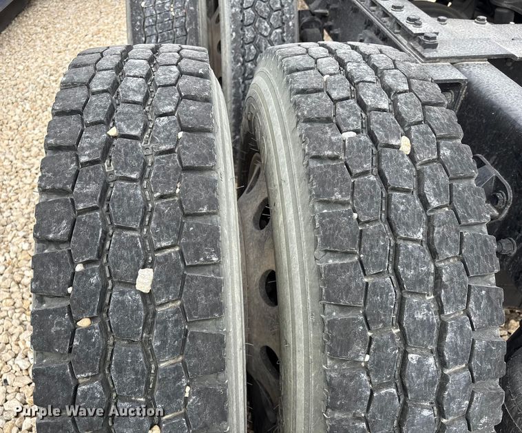 image for item YA1194 2018 Kenworth T860 semi truck