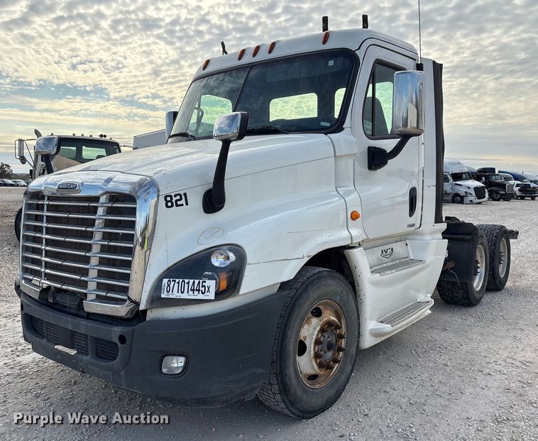 image for item YA1363 2017 Freightliner Cascadia semi truck