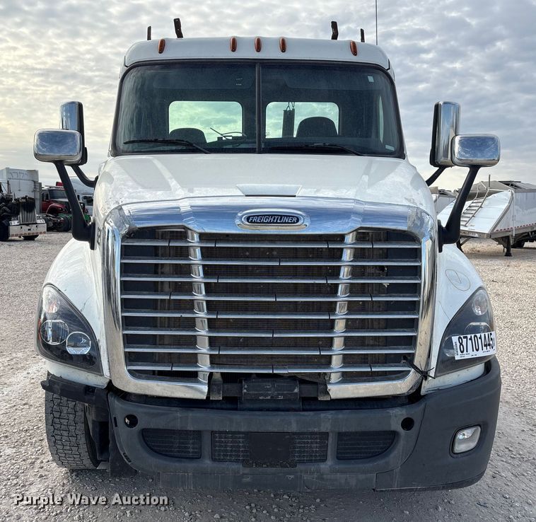 image for item YA1363 2017 Freightliner Cascadia semi truck