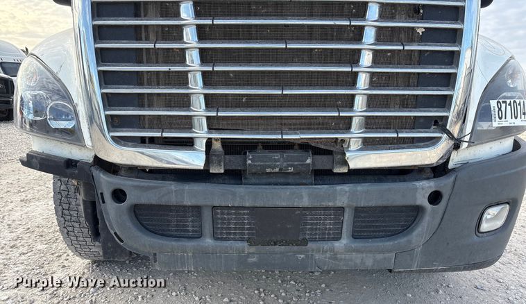 image for item YA1363 2017 Freightliner Cascadia semi truck