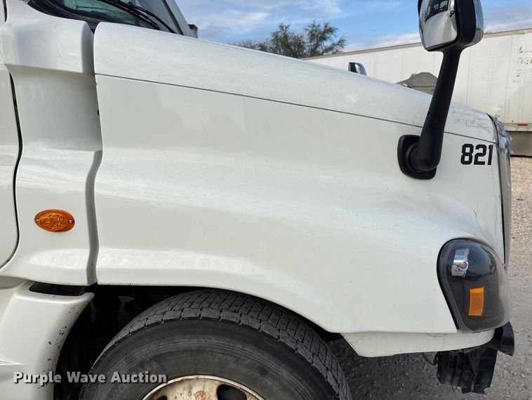 image for item YA1363 2017 Freightliner Cascadia semi truck