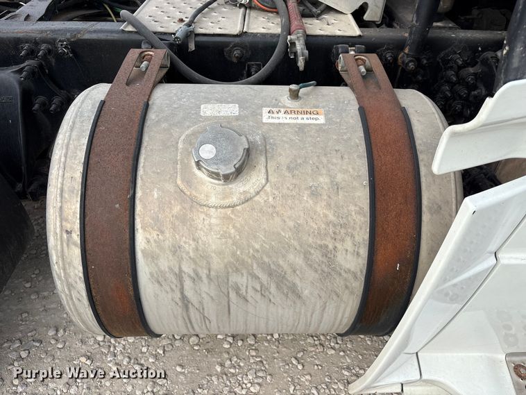 image for item YA1363 2017 Freightliner Cascadia semi truck