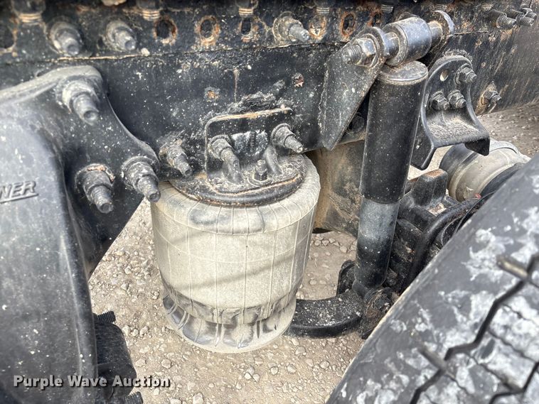 image for item YA1363 2017 Freightliner Cascadia semi truck