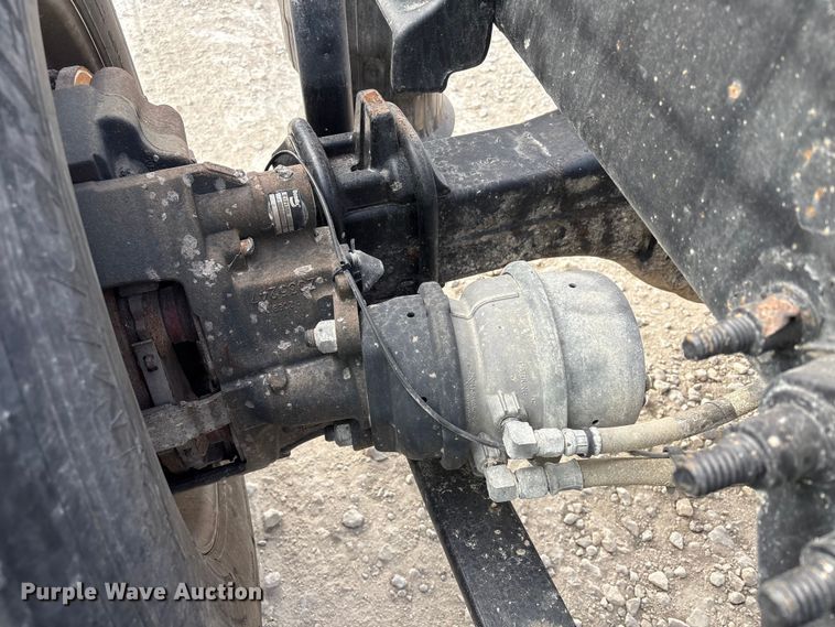 image for item YA1363 2017 Freightliner Cascadia semi truck