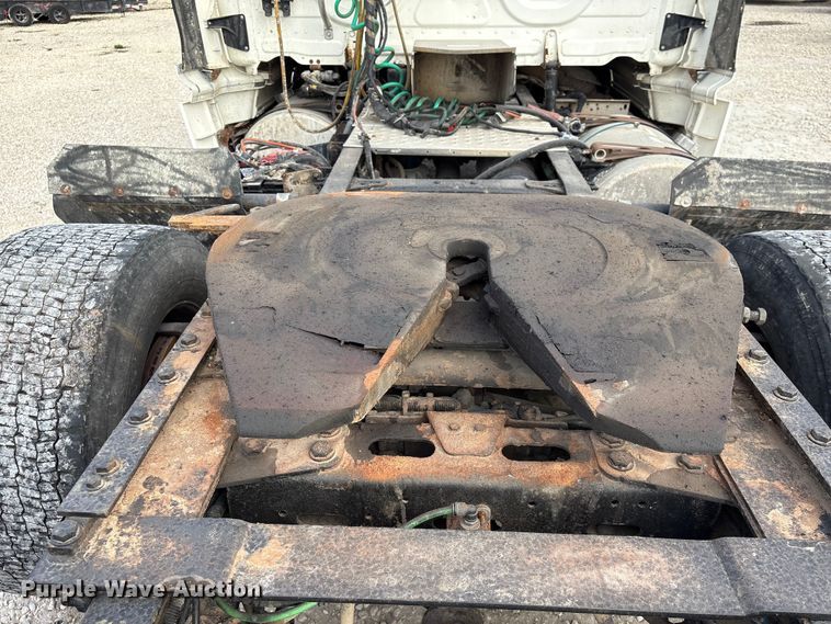 image for item YA1363 2017 Freightliner Cascadia semi truck