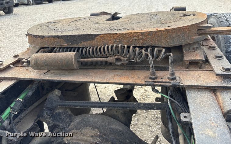 image for item YA1363 2017 Freightliner Cascadia semi truck