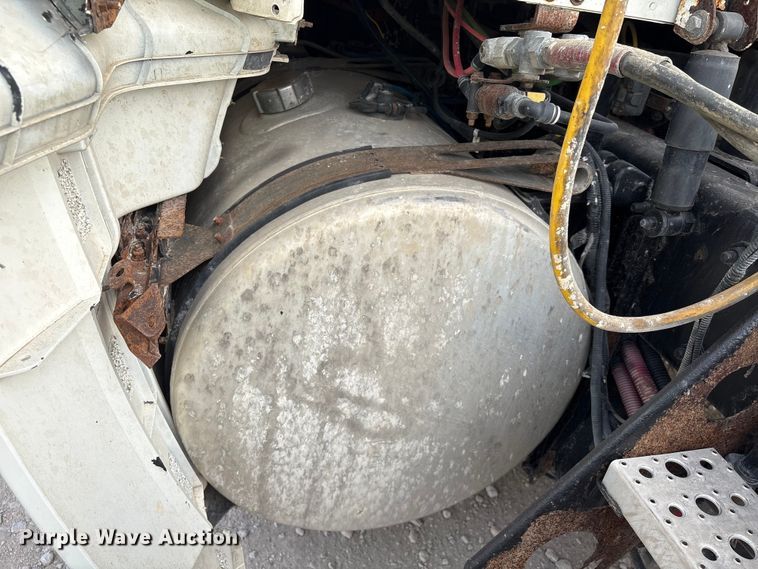 image for item YA1363 2017 Freightliner Cascadia semi truck