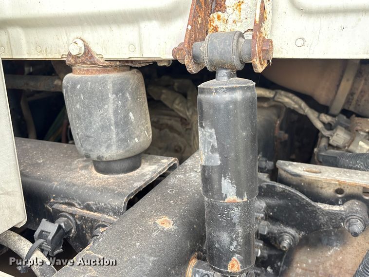 image for item YA1363 2017 Freightliner Cascadia semi truck