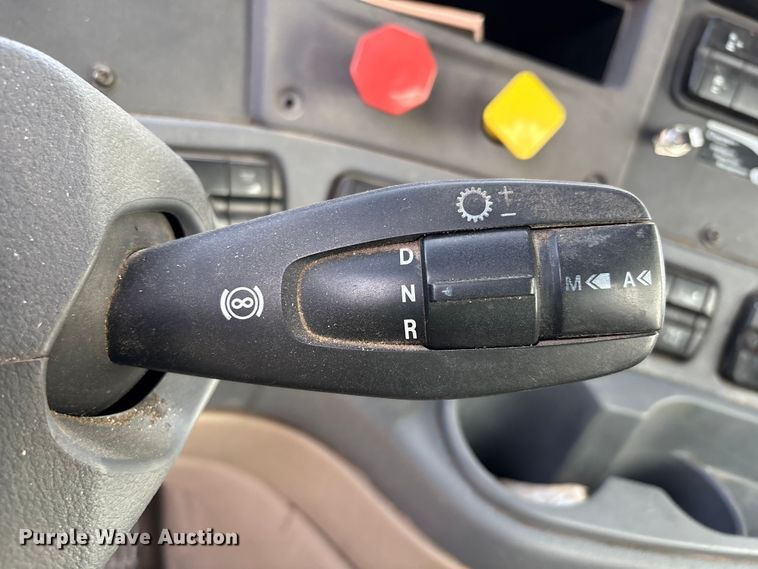 image for item YA1363 2017 Freightliner Cascadia semi truck