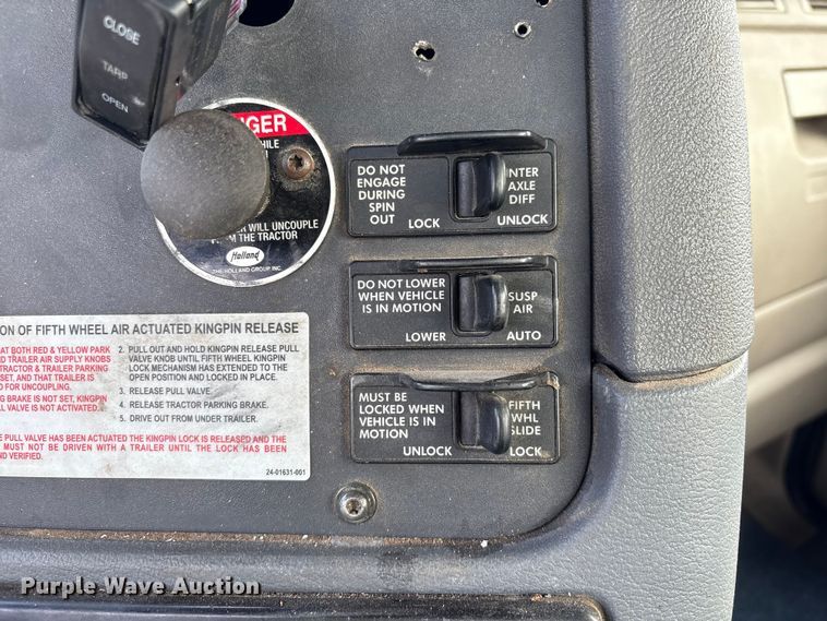 image for item YA1363 2017 Freightliner Cascadia semi truck