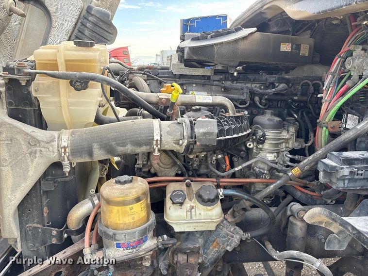 image for item YA1363 2017 Freightliner Cascadia semi truck