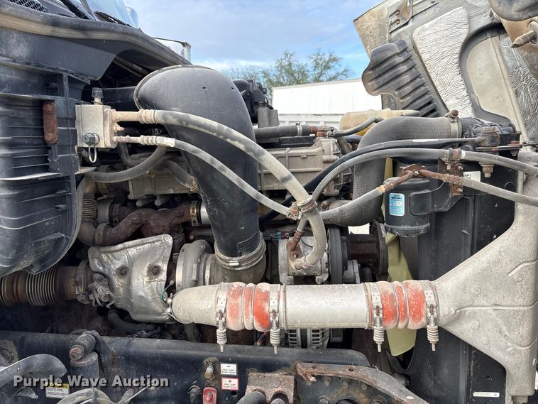 image for item YA1363 2017 Freightliner Cascadia semi truck