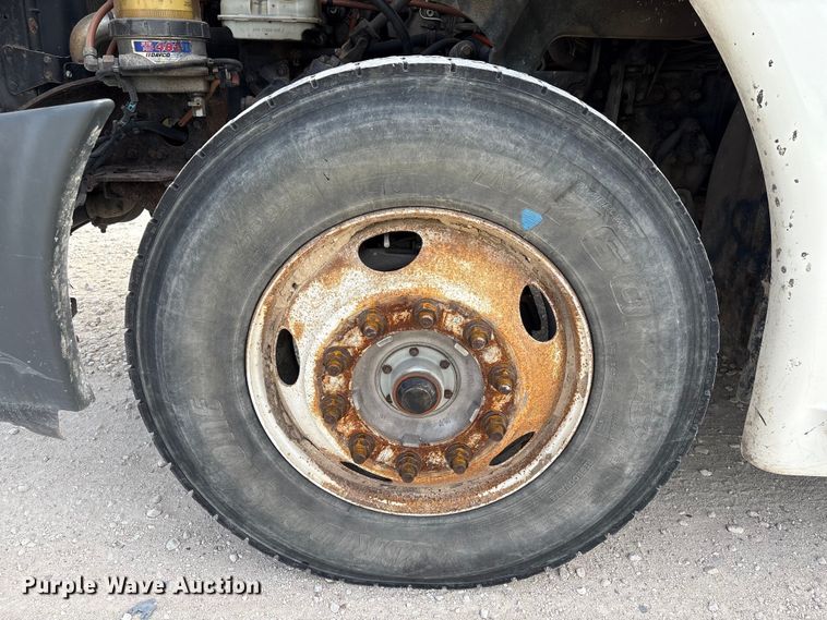 image for item YA1363 2017 Freightliner Cascadia semi truck