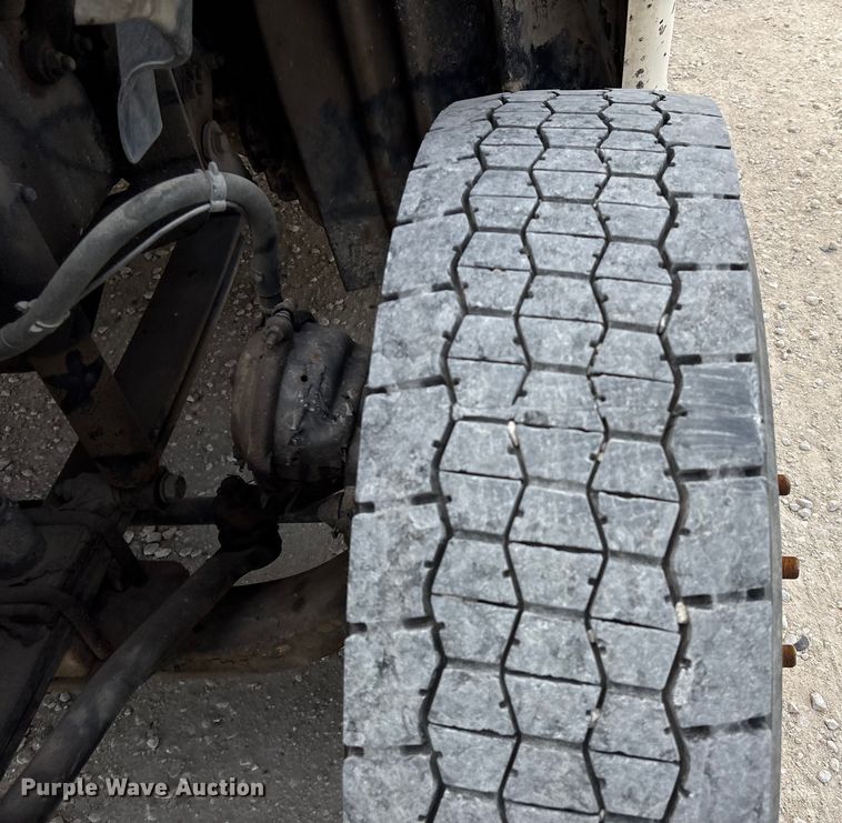 image for item YA1363 2017 Freightliner Cascadia semi truck