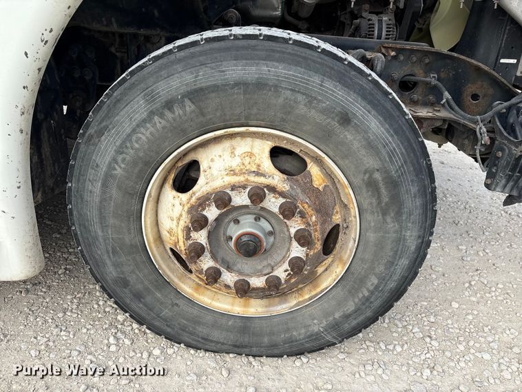 image for item YA1363 2017 Freightliner Cascadia semi truck