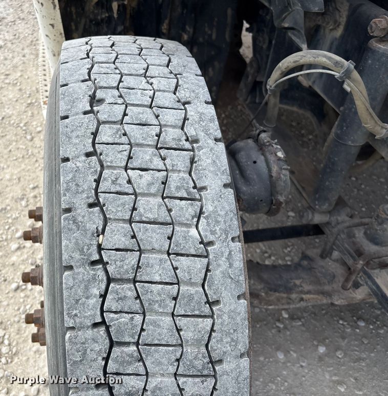 image for item YA1363 2017 Freightliner Cascadia semi truck