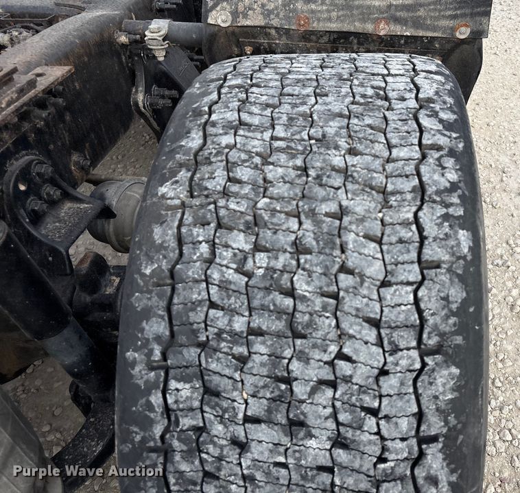 image for item YA1363 2017 Freightliner Cascadia semi truck