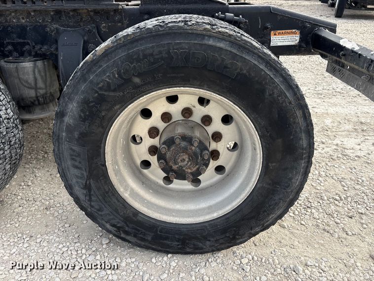 image for item YA1363 2017 Freightliner Cascadia semi truck