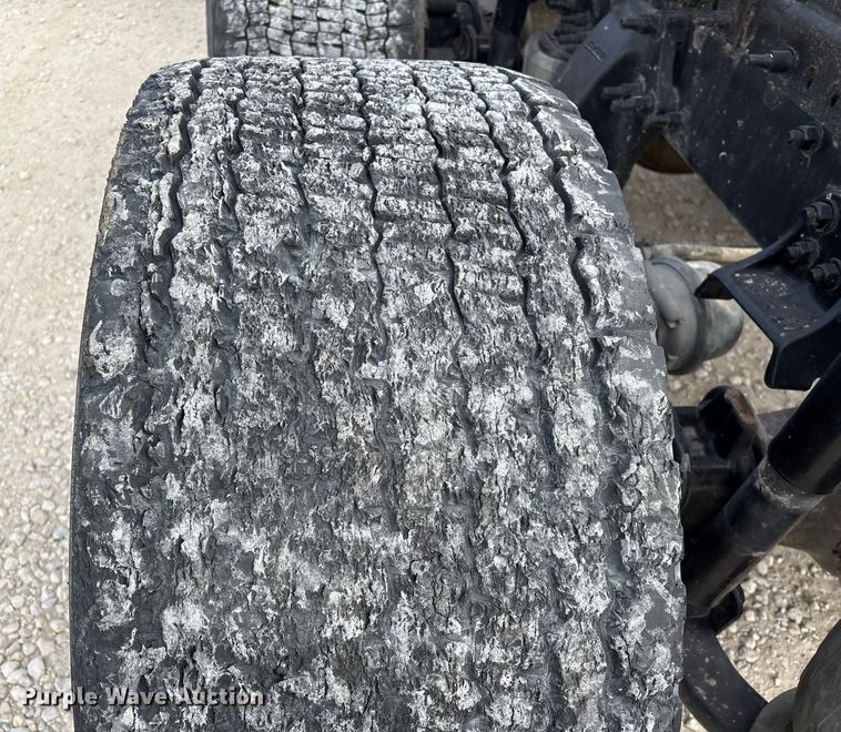 image for item YA1363 2017 Freightliner Cascadia semi truck