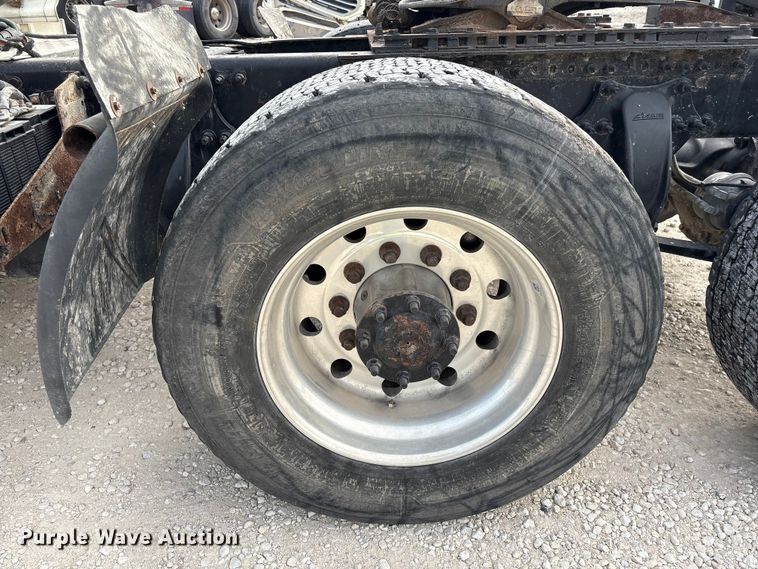 image for item YA1363 2017 Freightliner Cascadia semi truck