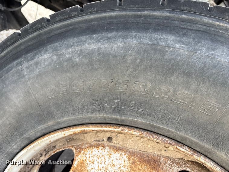 image for item YA1363 2017 Freightliner Cascadia semi truck