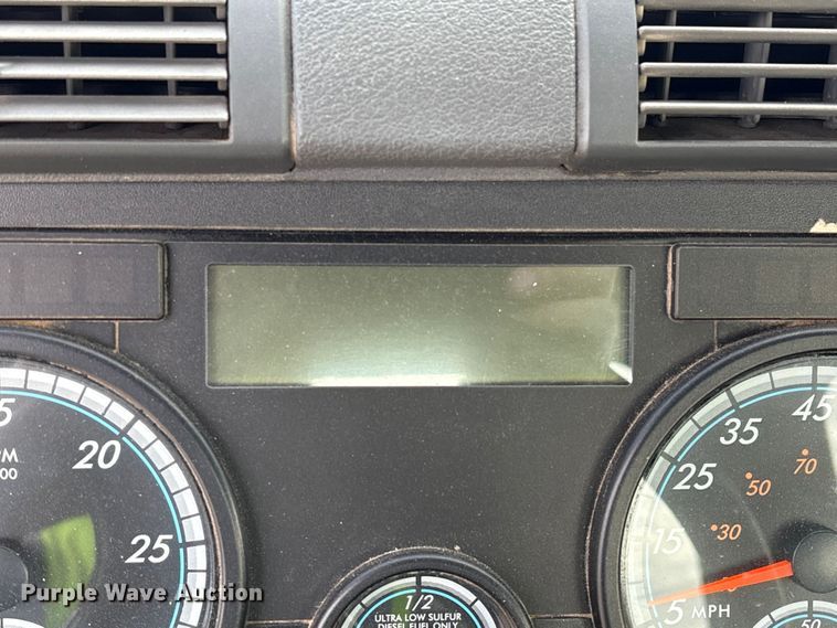 image for item YA1363 2017 Freightliner Cascadia semi truck