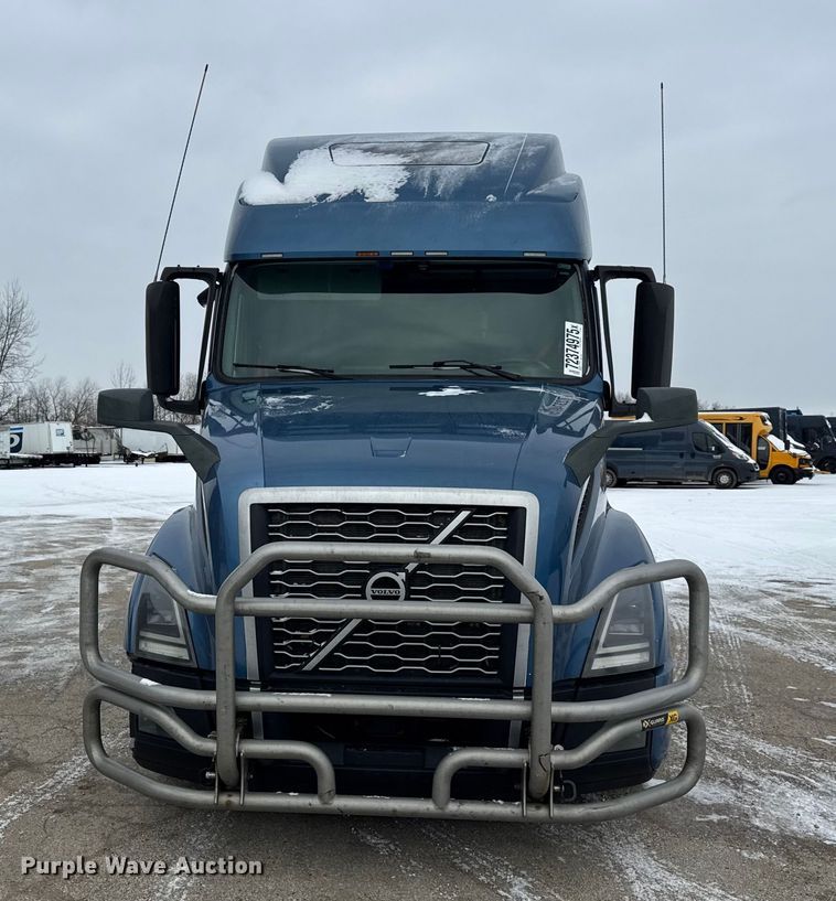 image for item YA1367 2020 Volvo VNL semi truck